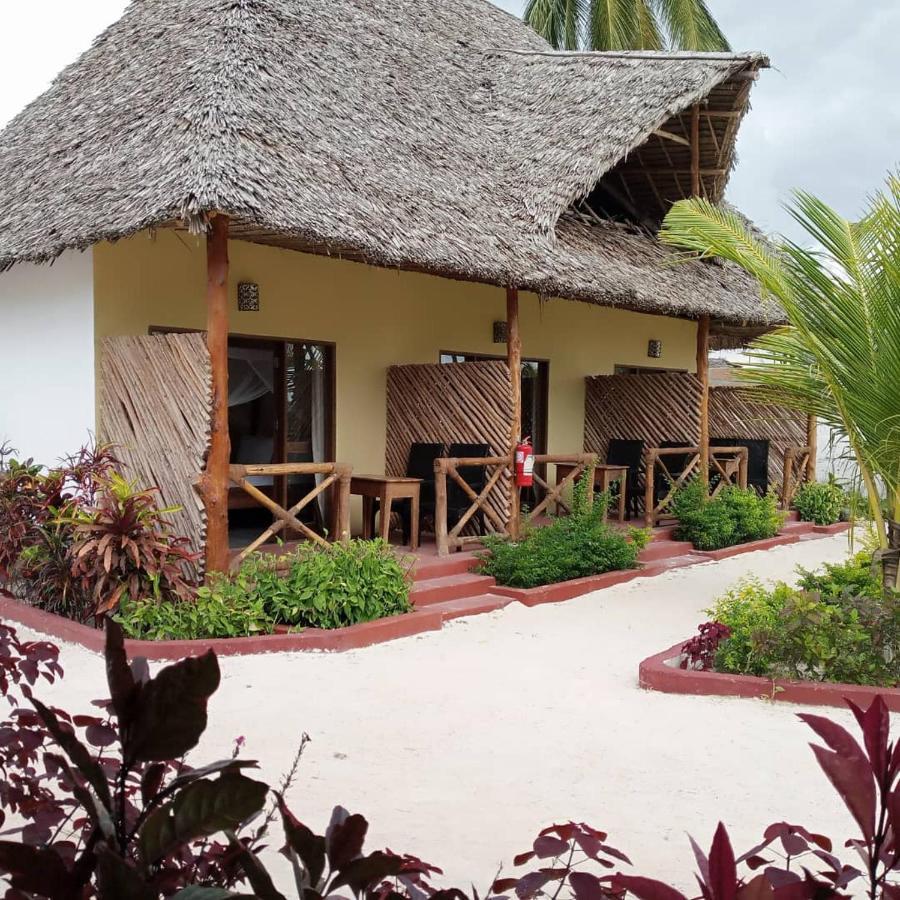 Weavers Lodge Pongwe Extérieur photo