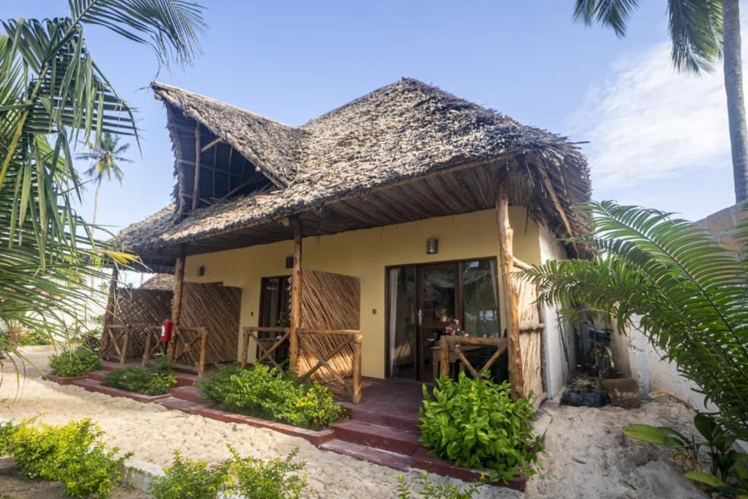 Weavers Lodge Pongwe Extérieur photo