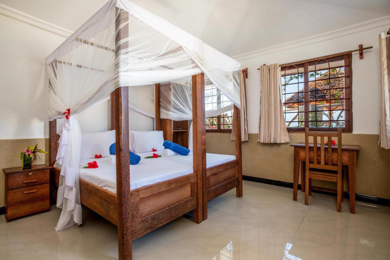 Weavers Lodge Pongwe Extérieur photo